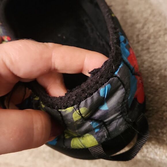 The North Face Women's Thermoball Traction Mule Slippers w/ Flowers Size 11 - Picture 7 of 11